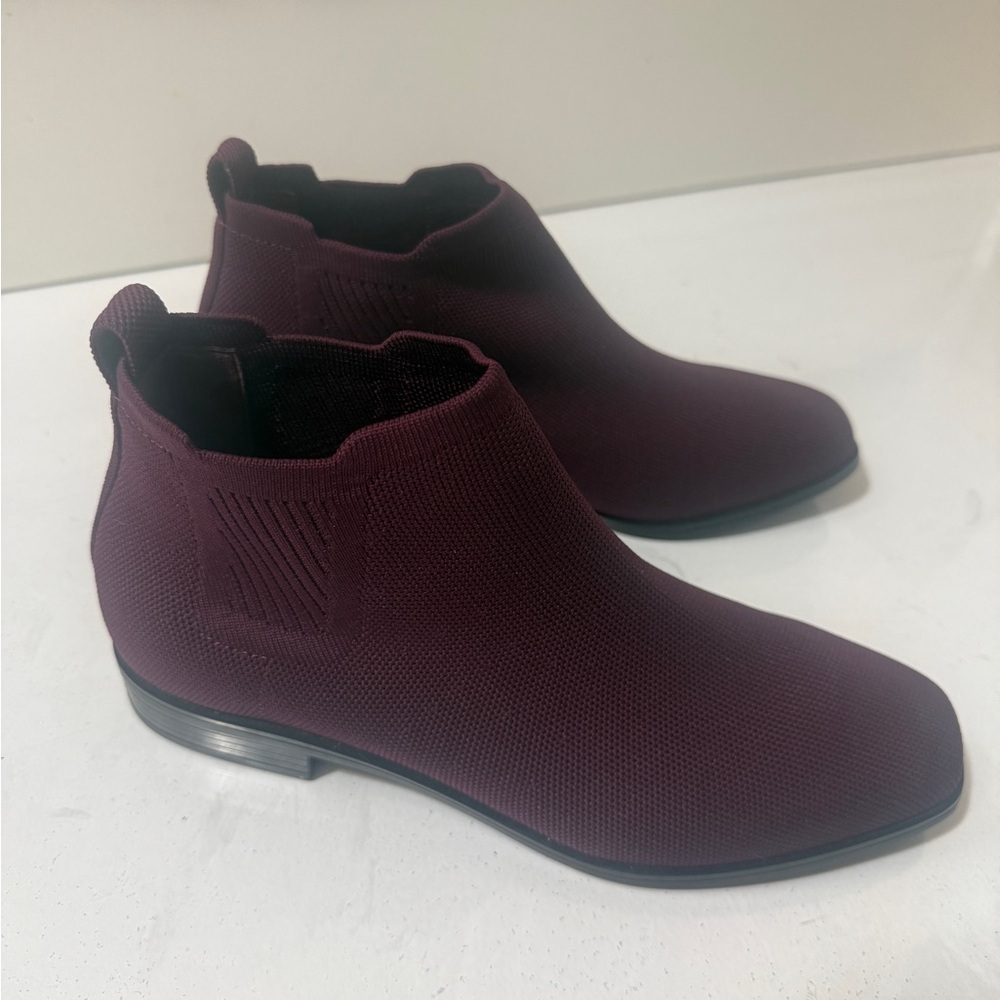 Knit textile Chelsea boots, Vivaia
Ryan Pro Water Repellent Maroon Ankle Booties - Picture 2 of 12